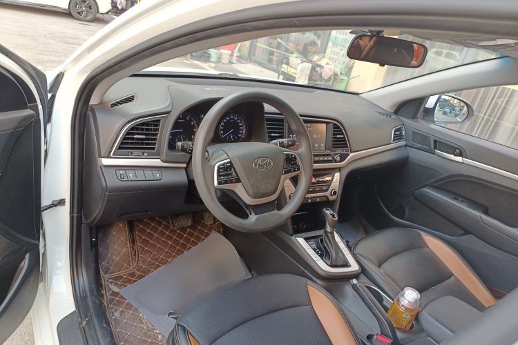 Used Hyundai Elantra (6th Generation / Lingdong) 2016 1.6L Automatic ZhiXuan – Elite Version Center Console