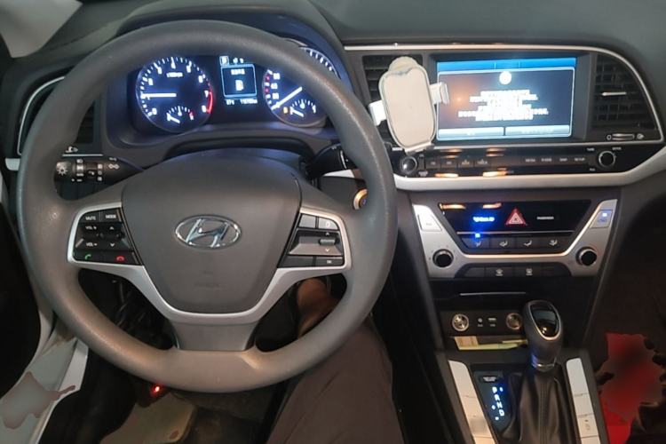 Used Hyundai Elantra (6th Generation / Lingdong) 2016 1.6L Automatic ZhiXuan – Elite Version Center Console