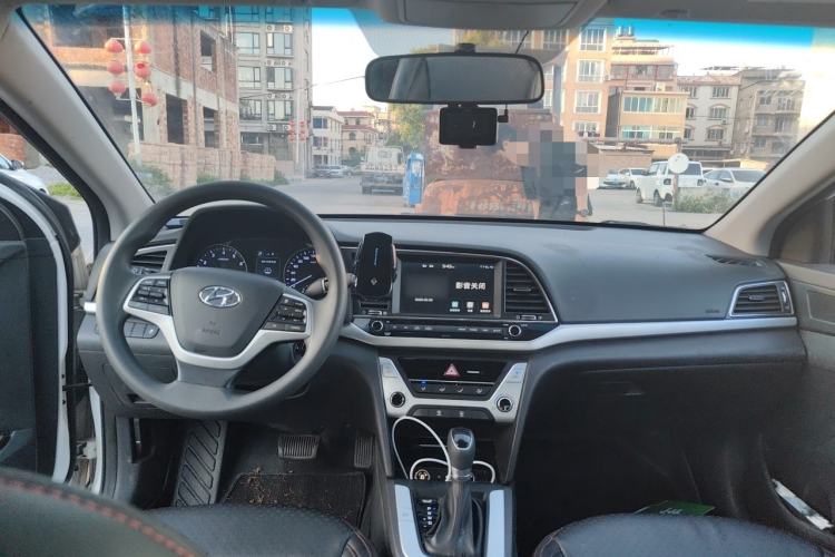 Used Hyundai Elantra (6th Generation / Lingdong) 2016 1.6L Automatic ZhiXuan – Elite Version Center Console