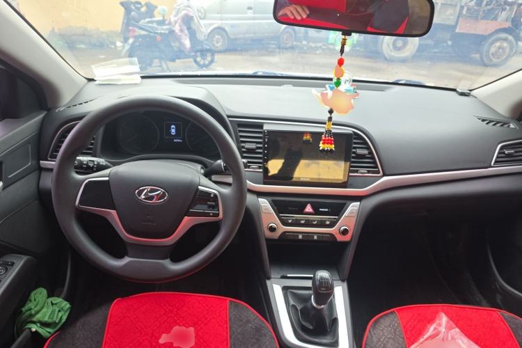 Used Hyundai Elantra (6th Generation / Lingdong) 2016 1.6L Manual ZhiXuan·Youth Edition Center Console