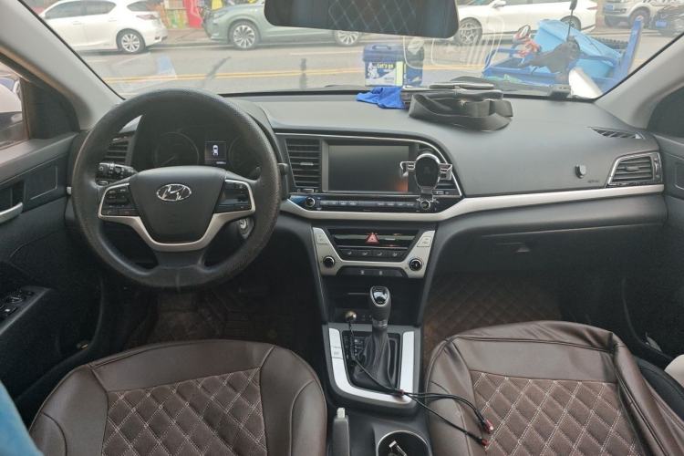 Used Hyundai Elantra (6th Generation / Lingdong) 2016 1.6L Automatic ZhiXuan – Elite Version Center Console