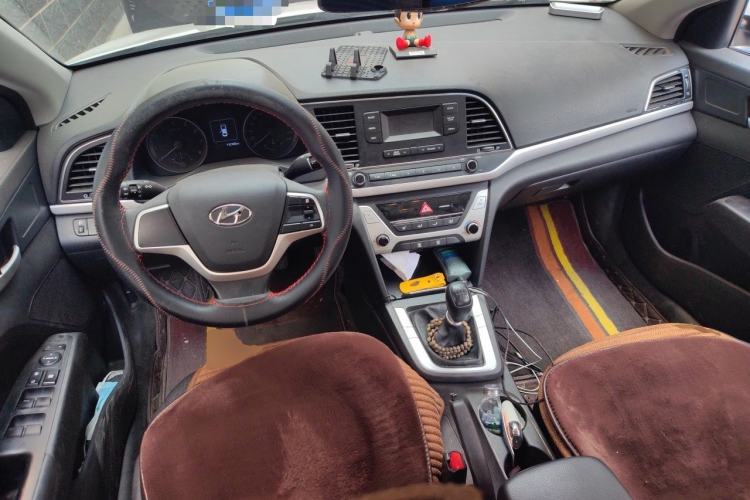 Used Hyundai Elantra (6th Generation / Lingdong) 2016 1.6L Manual ZhiXuan·Youth Edition Center Console