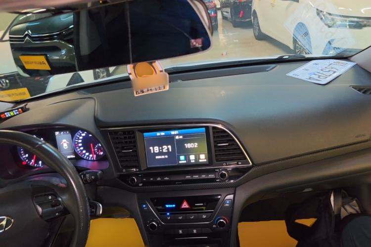 Used Hyundai Elantra (6th Generation / Lingdong) 2016 1.4T Dual-Clutch Xuan Dong · Dynamic Version Center Console