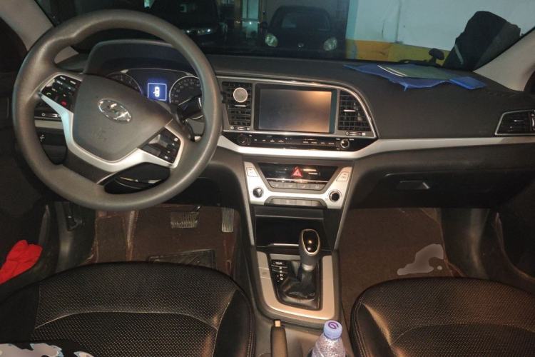 Used Hyundai Elantra (6th Generation / Lingdong) 2016 1.6L Automatic ZhiXuan – Elite Version Center Console