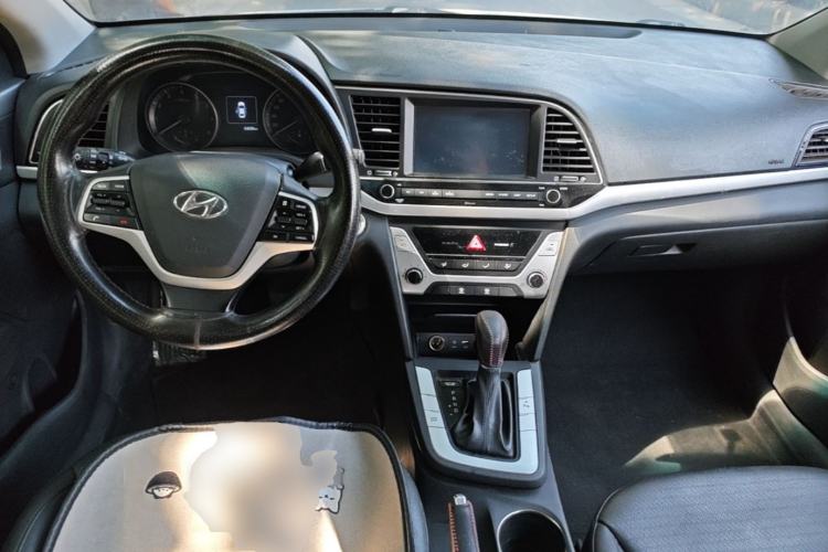 Used Hyundai Elantra (6th Generation / Lingdong) 2016 1.6L Automatic ZhiXuan · Luxury Version Center Console