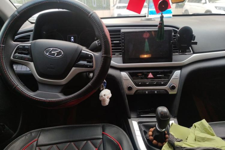 Used Hyundai Elantra (6th Generation / Lingdong) 2016 1.6L Manual ZhiXuan · Dynamic Model Center Console