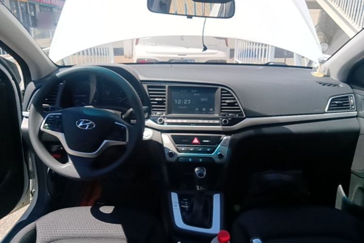 Used Hyundai Elantra (6th Generation / Lingdong) 2016 1.6L Automatic ZhiXuan – Elite Version Center Console