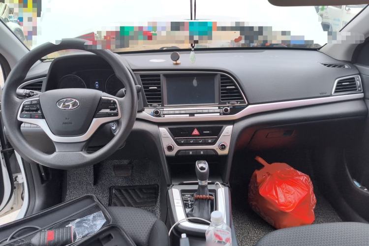 Used Hyundai Elantra (6th Generation / Lingdong) 2016 1.6L Automatic ZhiXuan – Elite Version Center Console