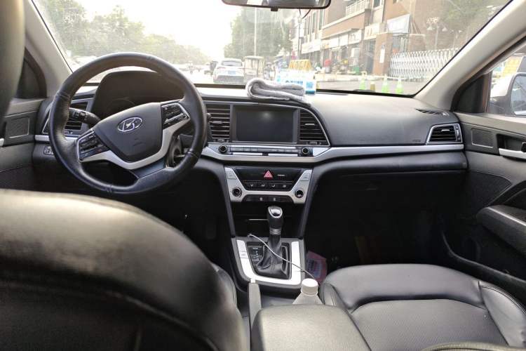 Used Hyundai Elantra (6th Generation / Lingdong) 2016 1.6L Automatic ZhiXuan – Elite Version Center Console