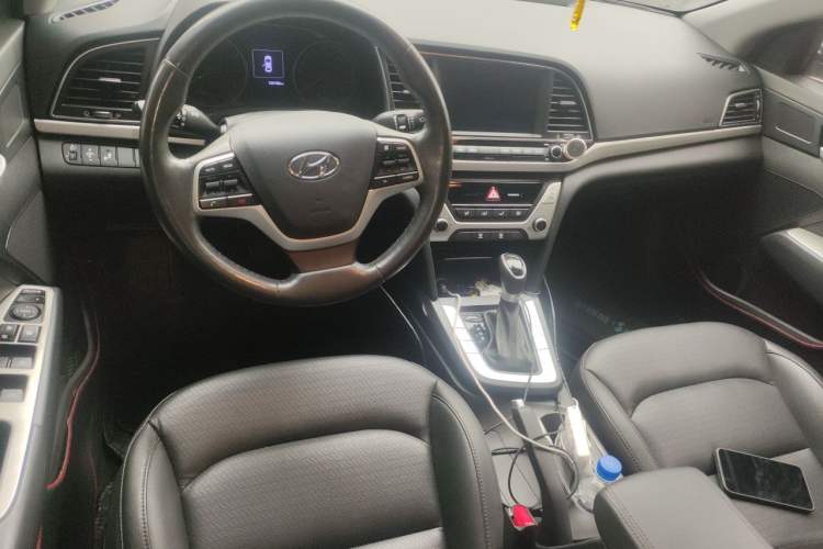 Used Hyundai Elantra (6th Generation / Lingdong) 2016 1.6L Automatic ZhiXuan · Luxury Version Center Console