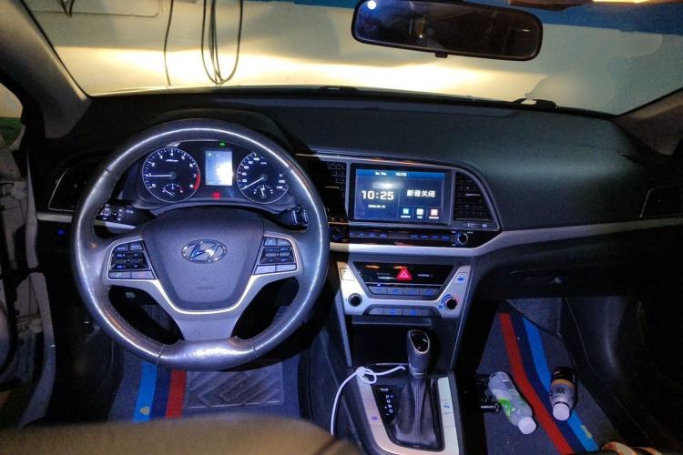 Used Hyundai Elantra (6th Generation / Lingdong) 2016 1.6L Automatic ZhiXuan · Luxury Version Center Console