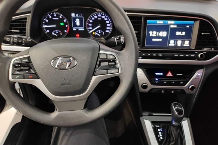 Used Hyundai Elantra (6th Generation / Lingdong) 2016 1.6L Automatic ZhiXuan – Elite Version Center Console