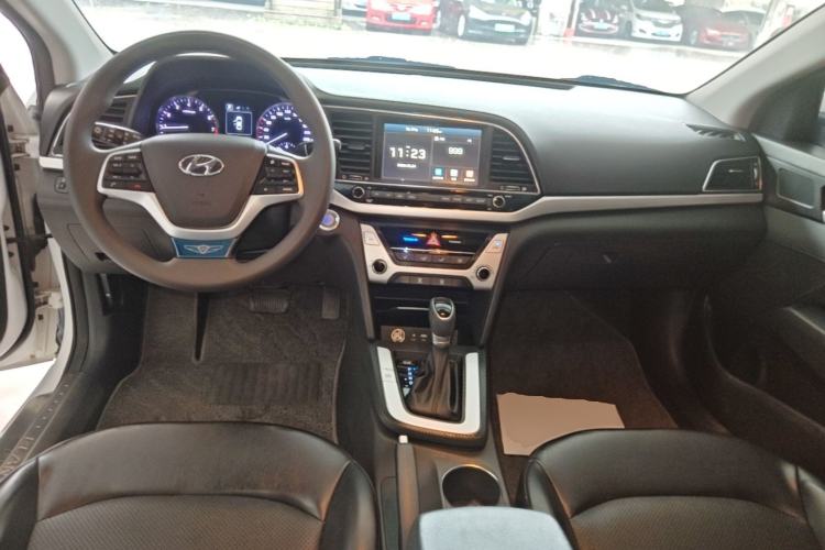 Used Hyundai Elantra (6th Generation / Lingdong) 2016 1.6L Automatic ZhiXuan – Elite Version Center Console
