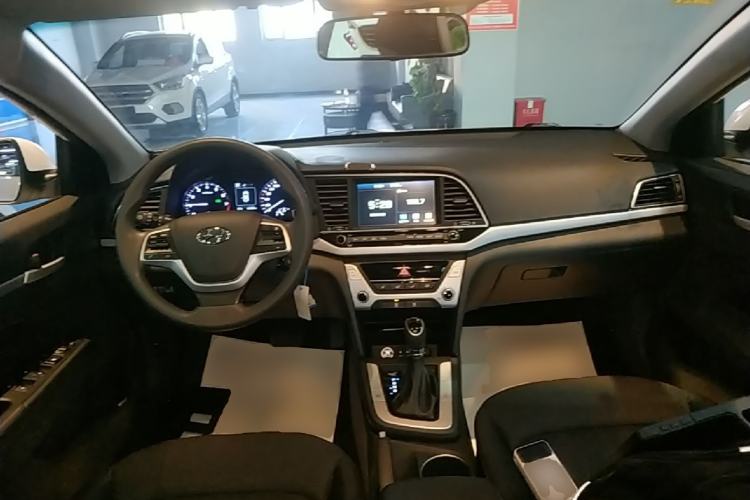 Used Hyundai Elantra (6th Generation / Lingdong) 2016 1.6L Automatic ZhiXuan – Elite Version Center Console
