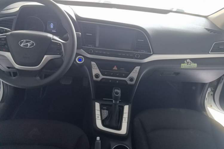 Used Hyundai Elantra (6th Generation / Lingdong) 2016 1.6L Automatic ZhiXuan – Elite Version Center Console