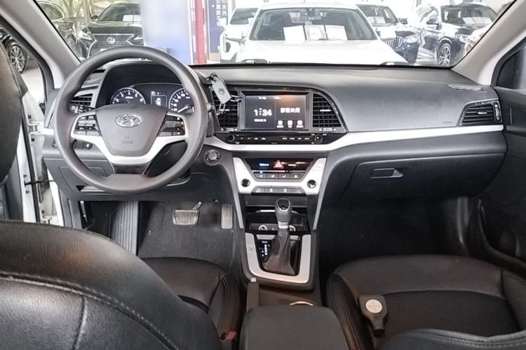 Used Hyundai Elantra (6th Generation / Lingdong) 2016 1.6L Automatic ZhiXuan – Elite Version Center Console