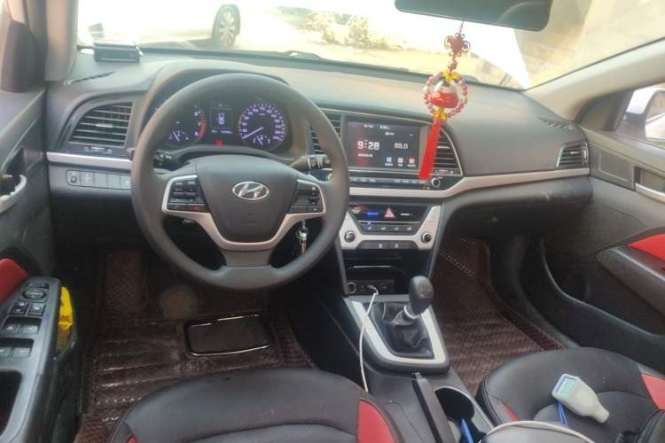 Used Hyundai Elantra (6th Generation / Lingdong) 2016 1.6L Manual ZhiXuan · Dynamic Model Center Console