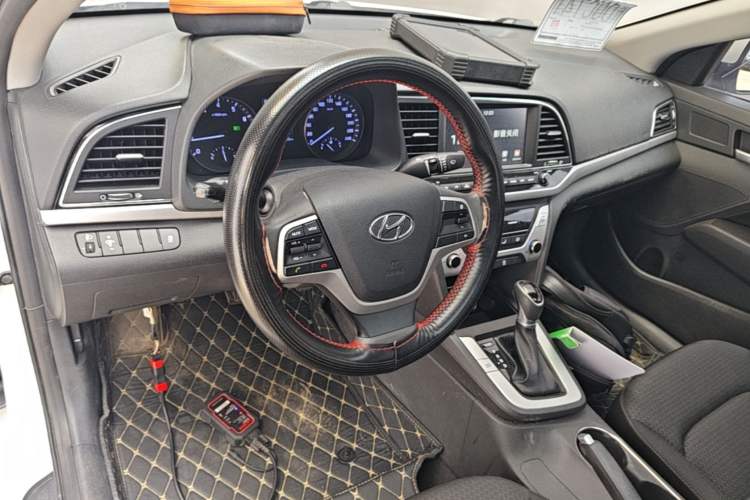 Used Hyundai Elantra (6th Generation / Lingdong) 2016 1.6L Automatic ZhiXuan – Elite Version Center Console