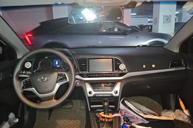 Used Hyundai Elantra (6th Generation / Lingdong) 2016 1.6L Automatic ZhiXuan – Elite Version Center Console