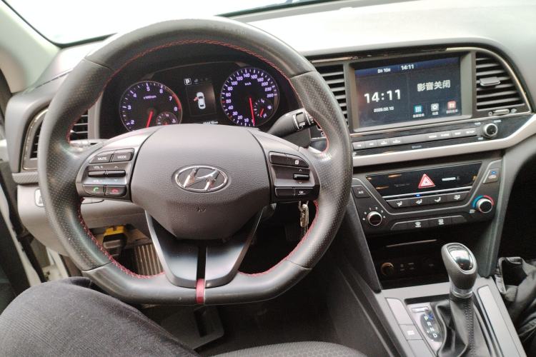 Used Hyundai Elantra (6th Generation / Lingdong) 2016 1.4T Dual-Clutch Xuan Dong · Dynamic Version Center Console