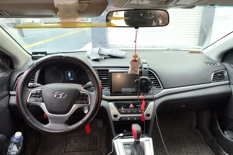 Used Hyundai Elantra (6th Generation / Lingdong) 2016 1.6L Automatic ZhiXuan – Elite Version Center Console