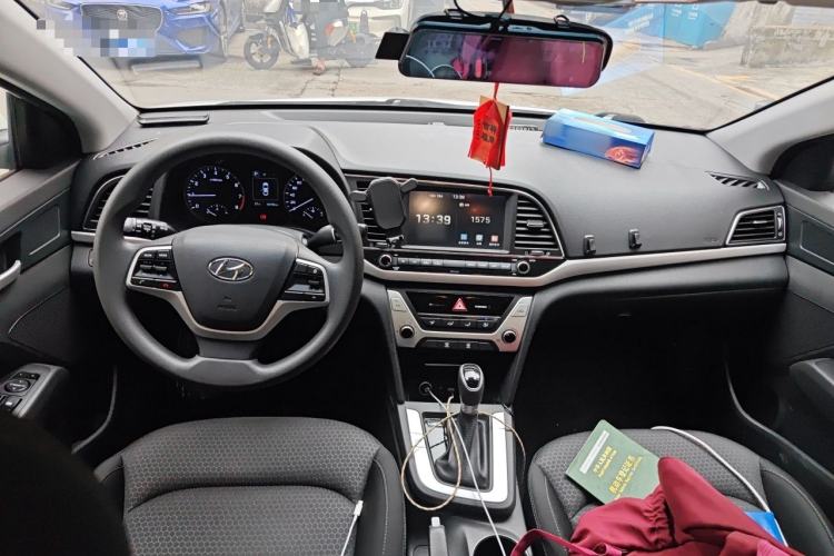 Used Hyundai Elantra (6th Generation / Lingdong) 2016 1.6L Automatic ZhiXuan – Elite Version Center Console