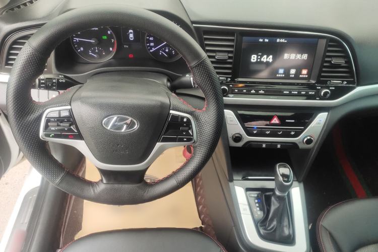 Used Hyundai Elantra (6th Generation / Lingdong) 2016 1.6L Automatic ZhiXuan – Elite Version Center Console