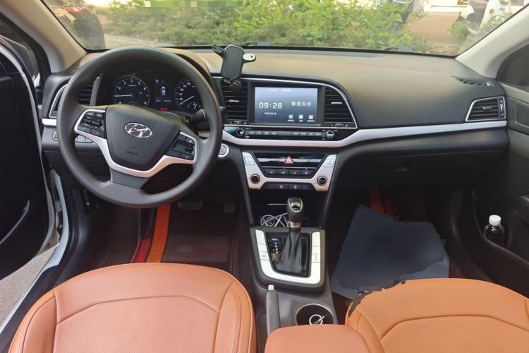 Used Hyundai Elantra (6th Generation / Lingdong) 2016 1.6L Automatic ZhiXuan – Elite Version Center Console