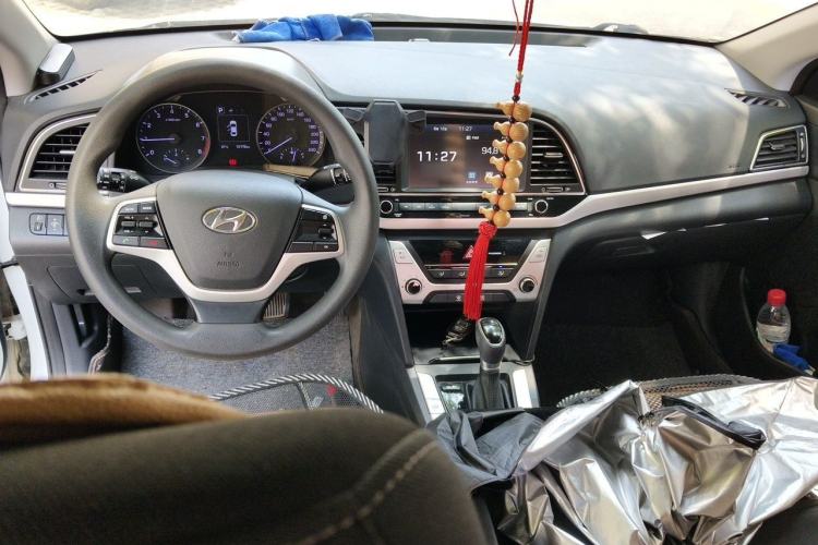 Used Hyundai Elantra (6th Generation / Lingdong) 2016 1.6L Automatic ZhiXuan – Elite Version Center Console