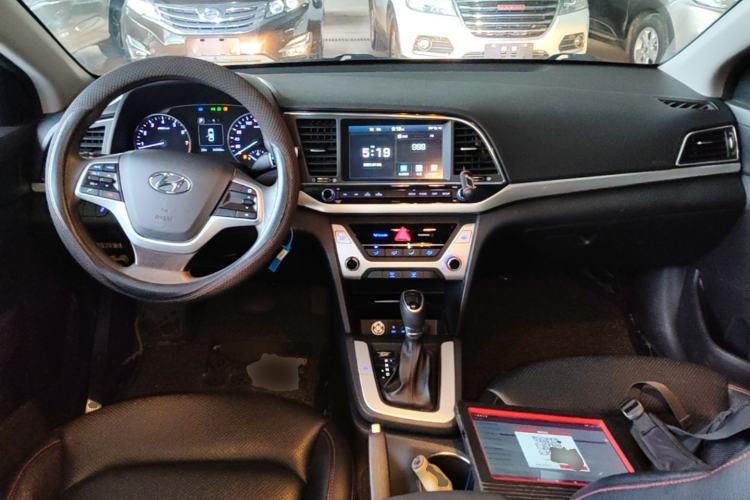 Used Hyundai Elantra (6th Generation / Lingdong) 2016 1.6L Automatic ZhiXuan – Elite Version Center Console