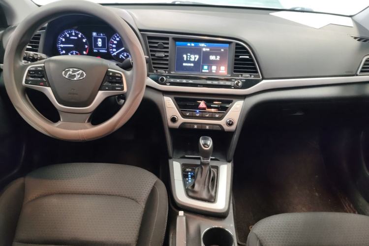 Used Hyundai Elantra (6th Generation / Lingdong) 2016 1.6L Automatic ZhiXuan – Elite Version Center Console