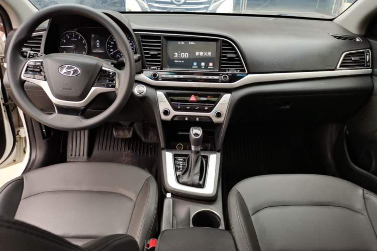 Used Hyundai Elantra (6th Generation / Lingdong) 2016 1.6L Automatic ZhiXuan – Elite Version Center Console