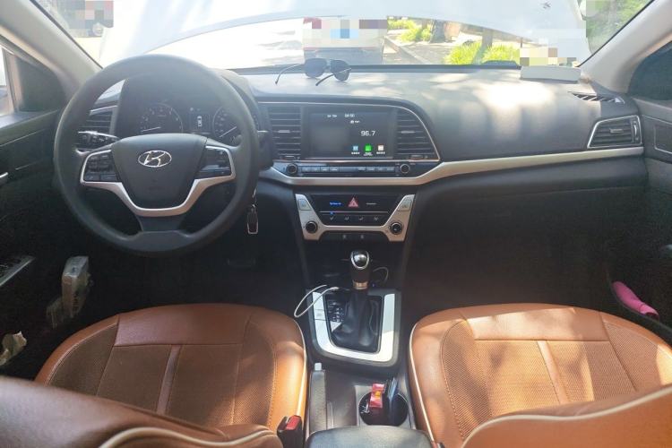 Used Hyundai Elantra (6th Generation / Lingdong) 2016 1.6L Automatic ZhiXuan – Elite Version Center Console