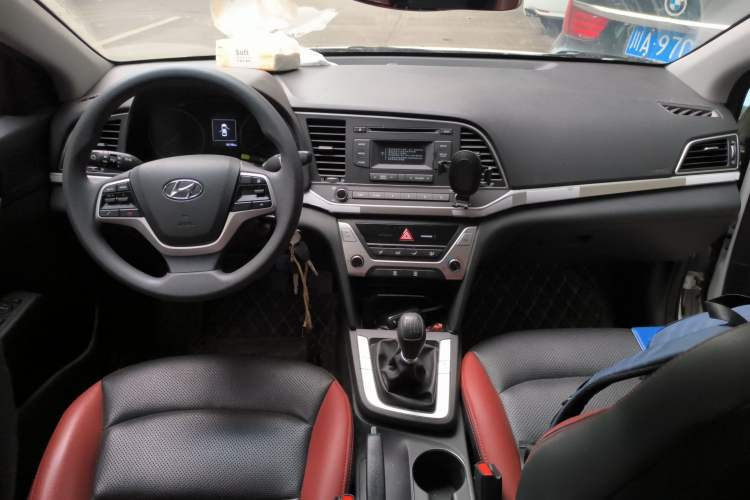 Used Hyundai Elantra (6th Generation / Lingdong) 2016 1.6L Manual ZhiXuan · Dynamic Model Center Console