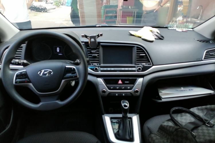 Used Hyundai Elantra (6th Generation / Lingdong) 2016 1.6L Automatic ZhiXuan – Elite Version Center Console