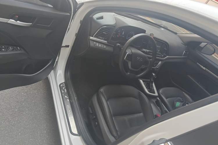 Used Hyundai Elantra (6th Generation / Lingdong) 2016 1.6L Automatic ZhiXuan · Luxury Version Driver Seat
