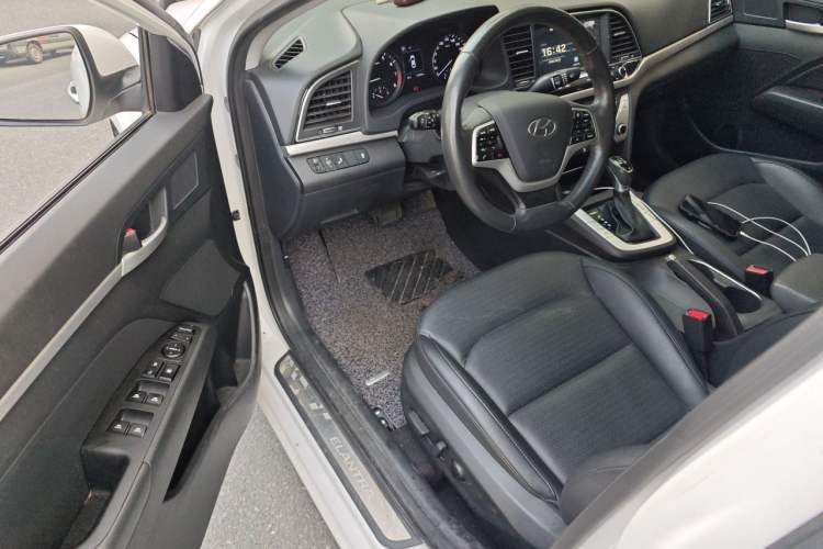 Used Hyundai Elantra (6th Generation / Lingdong) 2016 1.6L Automatic ZhiXuan · Luxury Version Driver Seat