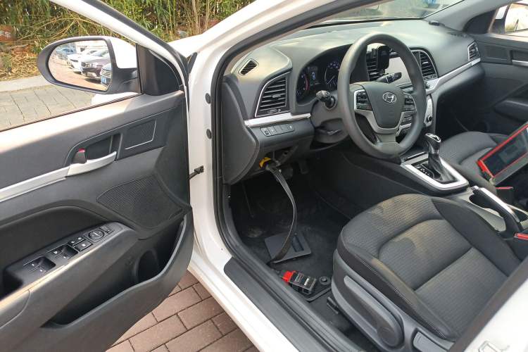 Used Hyundai Elantra (6th Generation / Lingdong) 2016 1.6L Automatic ZhiXuan – Elite Version Driver Seat