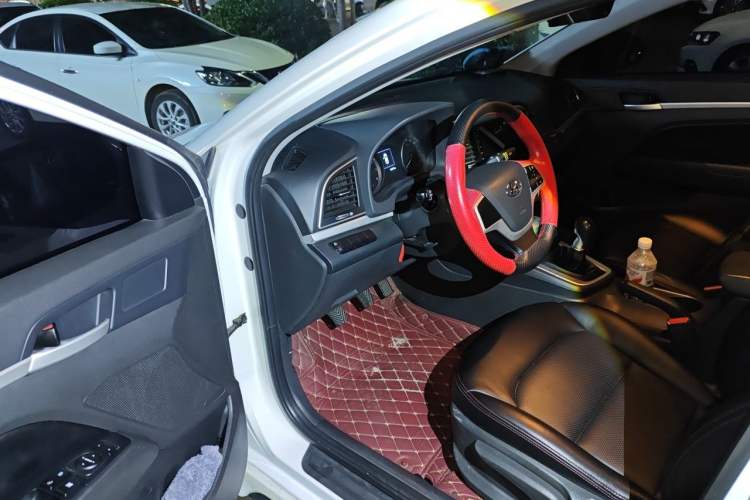 Used Hyundai Elantra (6th Generation / Lingdong) 2016 1.6L Manual ZhiXuan·Youth Edition Driver Seat