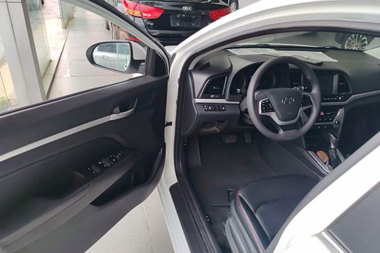 Used Hyundai Elantra (6th Generation / Lingdong) 2016 1.6L Automatic ZhiXuan – Elite Version Driver Seat