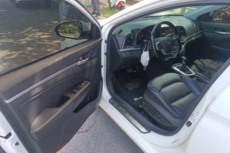 Used Hyundai Elantra (6th Generation / Lingdong) 2016 1.6L Automatic ZhiXuan · Flagship Edition Driver Seat