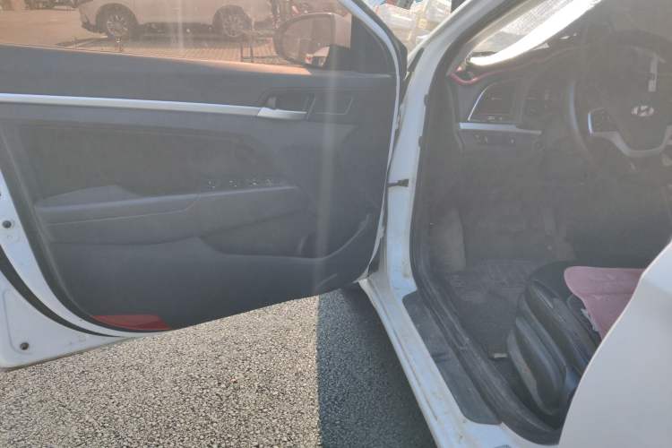 Used Hyundai Elantra (6th Generation / Lingdong) 2016 1.6L Automatic ZhiXuan – Elite Version Driver Seat