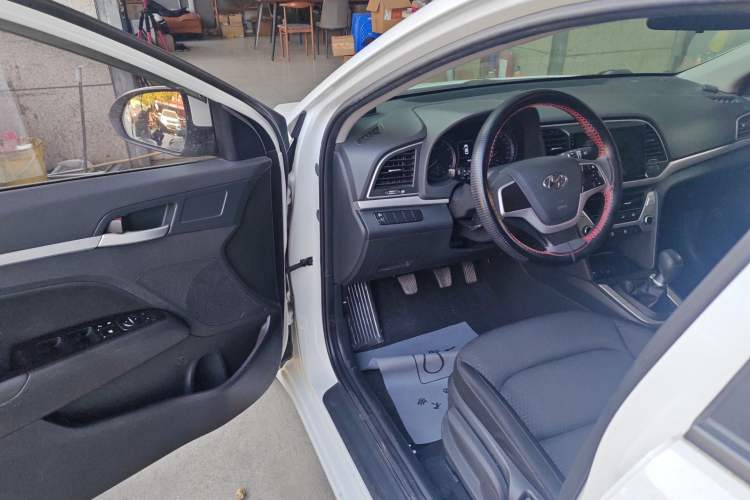 Used Hyundai Elantra (6th Generation / Lingdong) 2016 1.6L Manual ZhiXuan·Youth Edition Driver Seat