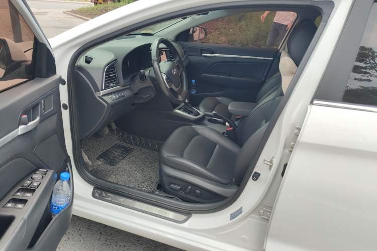 Used Hyundai Elantra (6th Generation / Lingdong) 2016 1.6L Automatic ZhiXuan · Flagship Edition Driver Seat
