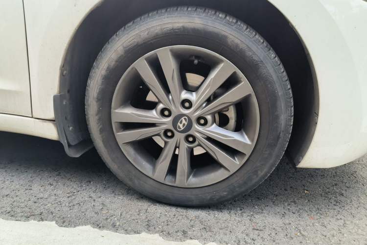 Used Hyundai Elantra (6th Generation / Lingdong) 2016 1.6L Manual ZhiXuan · Dynamic Model Exterior 1