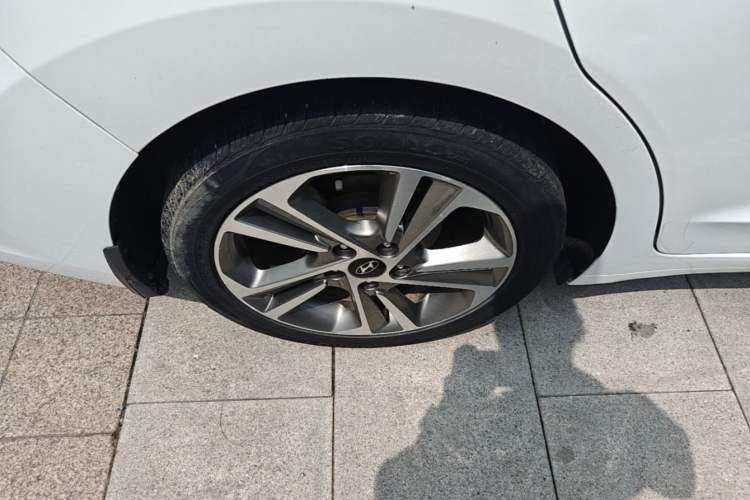 Used Hyundai Elantra (6th Generation / Lingdong) 2016 1.6L Automatic ZhiXuan – Elite Version Exterior 3