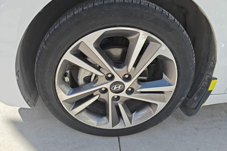 Used Hyundai Elantra (6th Generation / Lingdong) 2016 1.6L Automatic ZhiXuan – Elite Version Exterior 4