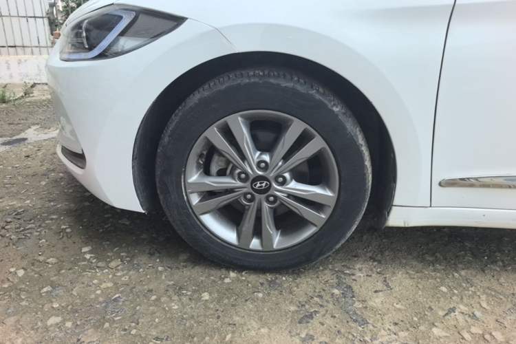 Used Hyundai Elantra (6th Generation / Lingdong) 2016 1.6L Manual ZhiXuan · Dynamic Model Exterior 4