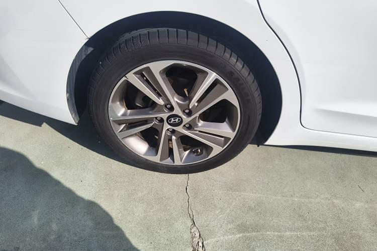 Used Hyundai Elantra (6th Generation / Lingdong) 2016 1.6L Automatic ZhiXuan · Flagship Edition Exterior 5