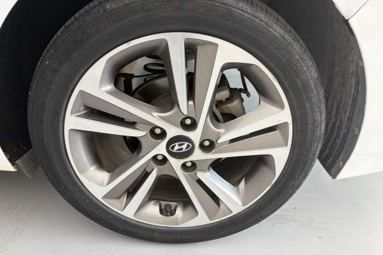 Used Hyundai Elantra (6th Generation / Lingdong) 2016 1.6L Automatic ZhiXuan – Elite Version Exterior 6